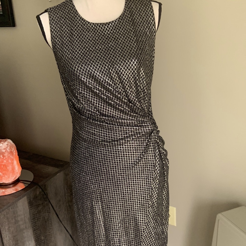 ⬇️Price Drop⬇️NWT T Tahari Black & Gold Dress